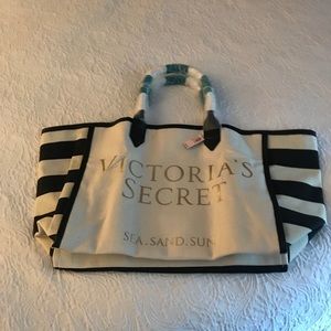 BRAND NEW Victoria’s Secret beach tote